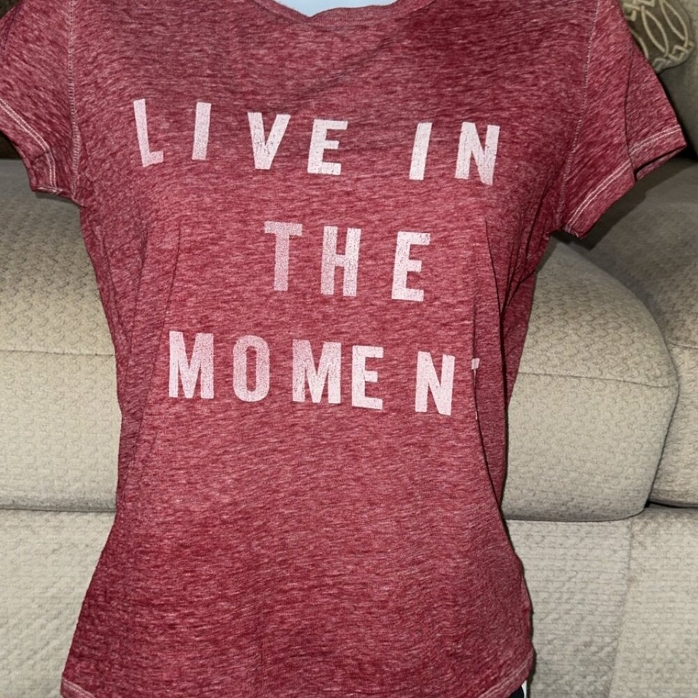 American Eagle Woman's Burgundy T Shirt